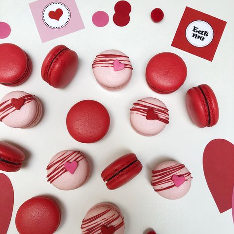 Macaroons Valentines Day, Valentines Day Macarons, Cookies Drawing, Cookie Drawing, Macaroon Cookies, Macaroon Recipes, Valentine Desserts, Macaron Recipe, Valentines Sale