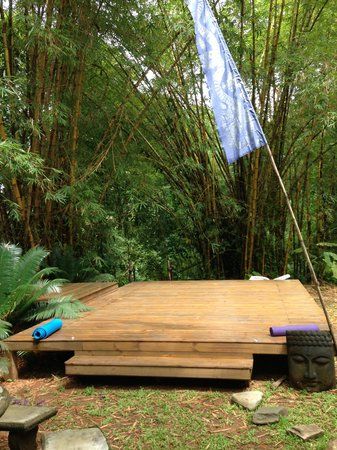 Backyard Yoga Space Zen Gardens, Outdoor Yoga Space Backyards, Zen Gardens Backyard, Backyard Yoga Space, Yoga Garden Space, Outdoor Yoga Platform, Outdoor Yoga Space, Outdoor Meditation Space, Backyard Yoga