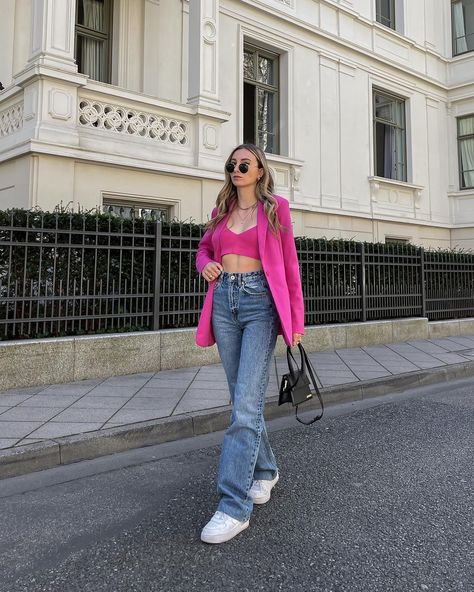 chantal alicia auf Instagram: „all the feels💘 . #pinkblazer #pinkoutfit #jeanslover #jeansoutfit #nikeairforce1 #nikeairforce #frankfurt #sommeroutfit #summeroutfit…“ Airforce Outfits, Pink Air Forces, Pink Airforce, Nike Airforce 1, Air Forces, The Feels, All The Feels, Pink Blazer, Nike Pink