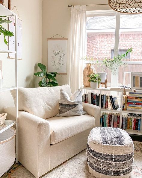 Corner Sitting Area Cozy Nook, House With Books, Book Corner Ideas Bedroom, Cozy Reading Room, Cozy Sitting Room, Cozy Reading Corner, Cozy Sitting Area, Small Lounge, Cozy Reading Corners