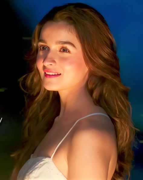 Alia Bhatt Cute Pics, Alia Bhatt In Brahmastra, Alia Bhatt Hair, Ab Aesthetic, Aliya Bhatt, Wwe Logo, Palm Mehndi Design, Alia Bhatt Photoshoot, Glamour World