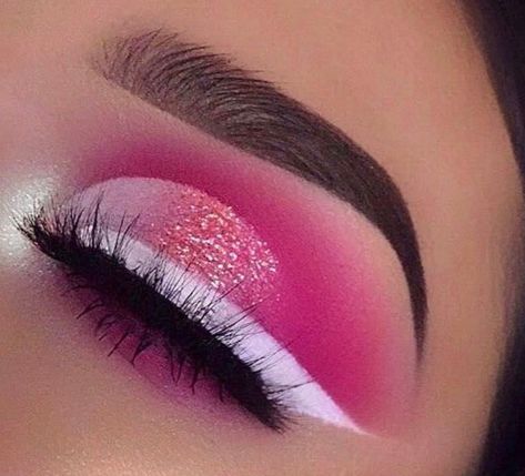 Pink with glitter Valentines Eye Makeup, Rosa Make-up, Maquillage Yeux Cut Crease, Make Up Designs, Drag Make-up, Pink Eye Makeup, Makeup Help, Pink Eye, Valentines Makeup