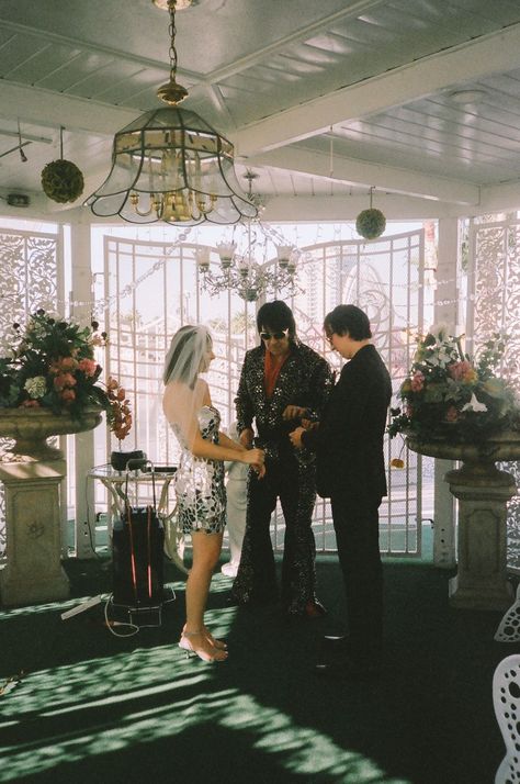 Elvis Wedding Vegas Elopements, Vegas Elopement Dress Black, Showgirl Wedding Dress, Elvis Las Vegas Wedding, Cheesy Vegas Wedding, Vegas Elopement Elvis, Vegas Wedding Aesthetic Elvis, Los Vegas Wedding, Elopement In Vegas