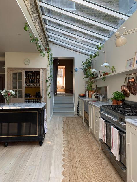 Victorian Hallway, Victorian Renovation, London Houses, Victorian Townhouse, Interior Minimalista, Good Bones, Glass Roof, Kitchen Extension, House Extensions