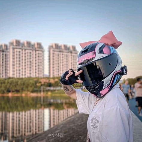 Cute Biker Helmet, Moter Cycle Helmets Aesthetic, Girly Motorcycle Helmets, Cute Motorcycle Helmets For Women, Cute Motorcycle Helmets, Biker Helmet Aesthetic, Motorcycle Helmets For Women, Pink Motorcycle Helmet, Bike Helmet Women