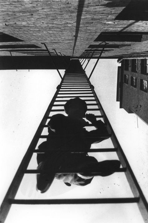 10 iconic photos of Rodchenko, one of the Russian avant-garde legends - Russia Beyond Aleksandr Rodchenko, Alexander Rodchenko, Russian Constructivism, Russian Avant Garde, Festival Photo, Alfred Stieglitz, Fire Escape, Russian Artists, Wassily Kandinsky