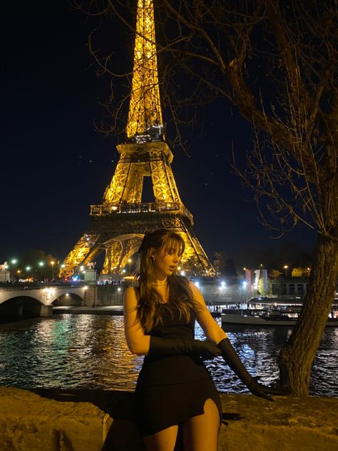 Paris Outfits Eiffel Towers, Eiffel Tower Night Outfit, Evening In Paris Theme Party Dress, Birthday In Paris Aesthetic, Eiffel Tower Night Photoshoot, A Night In Paris Theme Outfit, Effiel Tower Outfits, Night In Paris Theme Party Outfit, Paris Evening Outfit