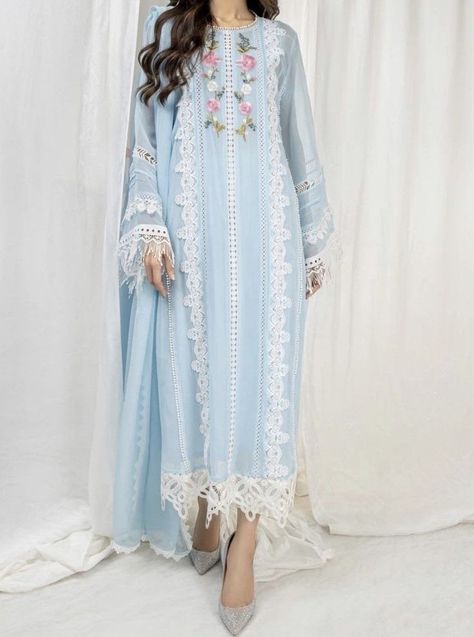 Sky Blue Kurti Design, Blue Kurti Design, Blue Pakistani Suit, Suit Designing Ideas, Sky Blue Kurti, Blue Dress Design, Blue Kurti, Plain Suit, Lace Suit