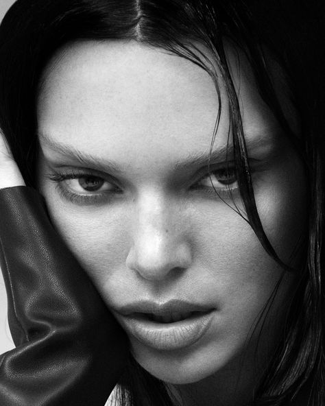 Bleached Eyebrows, Stile Kendall Jenner, Kendall Jenner Makeup, W Magazine, Kendall Jenner Outfits, Christy Turlington, Layering Outfits, Modeling Career, Kendall Jenner Style