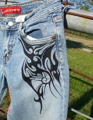 Y2k Jeans Drawing, Y2k Jean Painting, Cybersigil Clothes, Painting On Jeans Y2k, Custom Painted Jeans Y2k, Baggy Jeans Design Ideas, Y2k Jean Designs, Bleach Designs On Jeans Y2k, Y2k Jeans Design