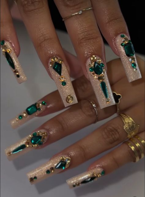 Egyptian Inspired Nails, Arabian Nights Nails, Keffiyeh Nails, Arabian Nails, Egyptian Nail Art, Egyptian Nails, Sweet 16 Nails, Kisses Quotes, Hugs And Kisses Quotes