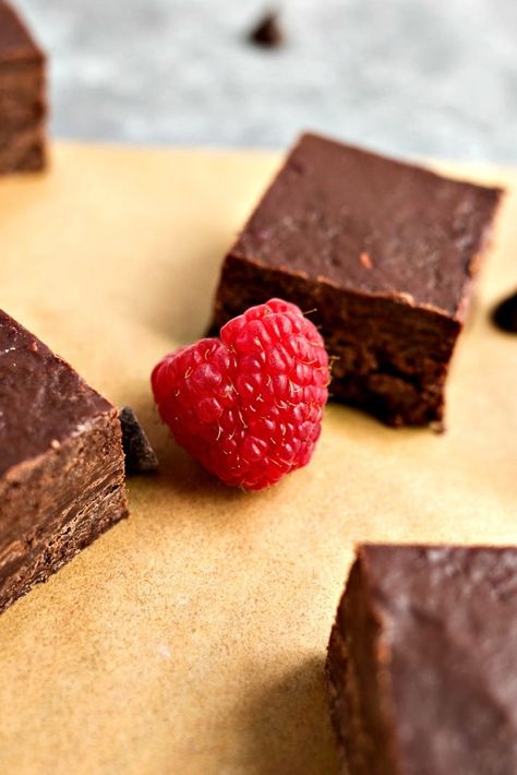 Dark Chocolate Raspberry Fudge, Dark Chocolate Raspberry Fudge Recipe, Blackberry Fudge, Chocolate Raspberry Fudge, Dark Chocolate Fudge Recipe, Chocolate Fudge Recipes Easy, Raspberry Fudge, Chocolate Walnut Fudge, Raspberry Puree