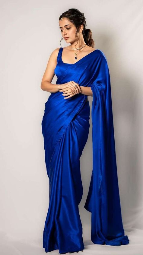 Royal Saree, Sobhita Dhulipala, Royal Blue Saree, Summer Wedding Style, Ashika Ranganath, Saree Hairstyles, Saree Wearing Styles, Simple Saree Designs, Beautiful Sarees