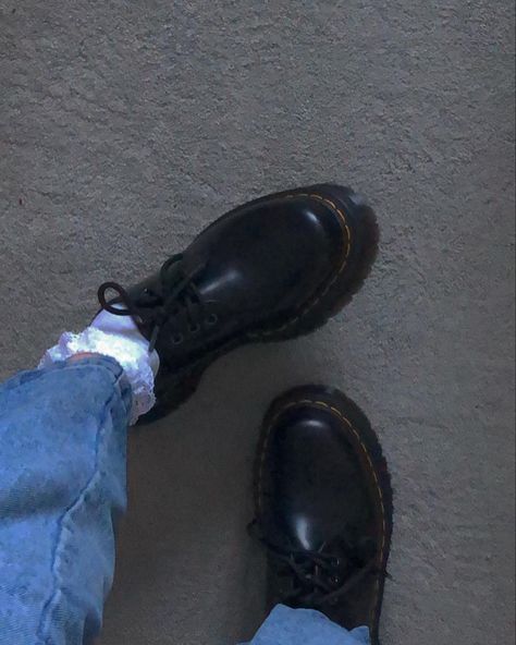 y2k skater egirl doc martens platforms low rise indie rock Low Rise Doc Martens, Low Rise Doc Martens Outfit, Doc Martens Aesthetic, Martens Outfit, Born To Shine, Doc Martens Outfit, Outfit 2020, Learn To Live, Live In Style