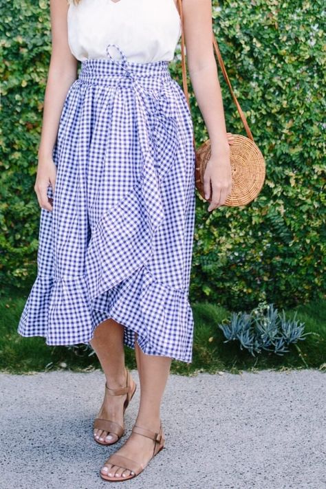 Diy Ruffle Skirt, Midi Skirt Tutorial, Wrap Skirt Diy, Free Skirt Pattern, Circle Skirt Tutorial, Sydney Fashion Week, Diy Ruffle, Ruffle Wrap Skirt, Skirt Patterns