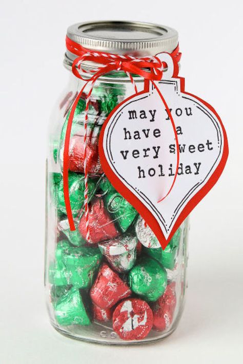 Sweet Treats- So what if you don't know exactly what's on your cousin's aunt's wish list? It's safe to assume everyone will enjoy a big jar of festive-colored chocolates. Click through to redbookmag.com to find more mason jar Christmas gifts. Mason Jar Christmas Gifts, Christmas Mason Jars, Christmas Jars, Mason Jar Gifts, Navidad Diy, Teacher Christmas Gifts, Christmas Gifts For Friends, Homemade Christmas Gifts, Jar Gifts