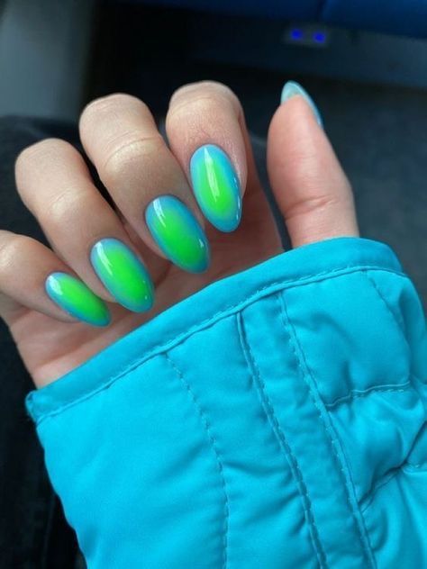 Aura Nails Tutorial, Aura Nail, Green Aura, Nail Design Glitter, Aura Nails, Nails Tutorial, Colorful Nails, Summery Nails, Rainbow Nails