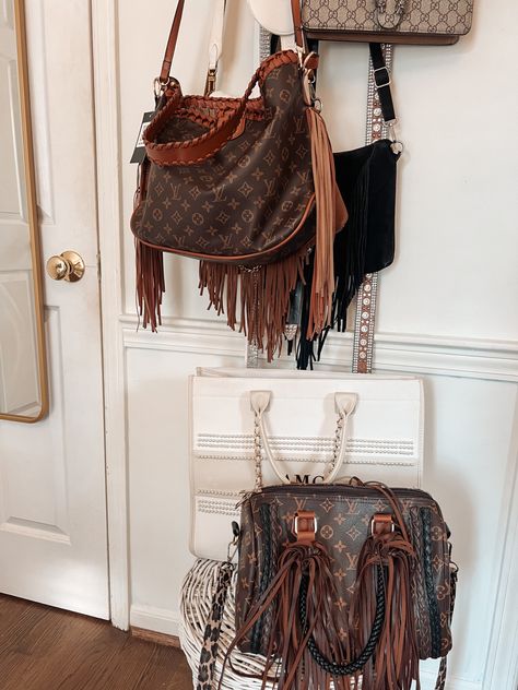 Boujee Western Aesthetic, Cowboy Apartment, Boujee Cowgirl, Salon Outfits, Western Closet, Rodeo Baby, Western Aesthetics, Cowgirl Room, Artist Bag