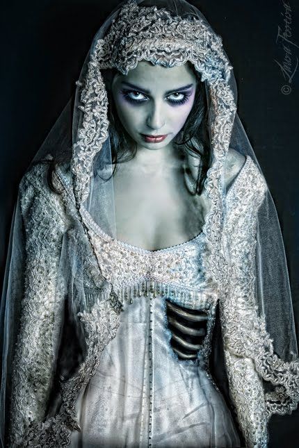 Corpse Bride Wedding, Make Up Sposa, Corpse Bride Costume, Dead Bride, Zombie Bride, Bride Costume, Diy Kostüm, Halloween Costumes Makeup, Portrait Photos