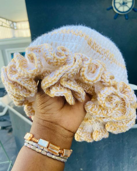 Handcrafted with love and a touch of flair 💕✨ Check out this cute crochet ruffle hat, perfect for cozy days in style! #HandmadeWithCare #RuffleHat #HermosasCrafts Ruffle Crochet Hat, Ruffle Hat, Crochet Ruffle, Cute Crochet, Crochet Ideas, Hats, Crochet, Quick Saves