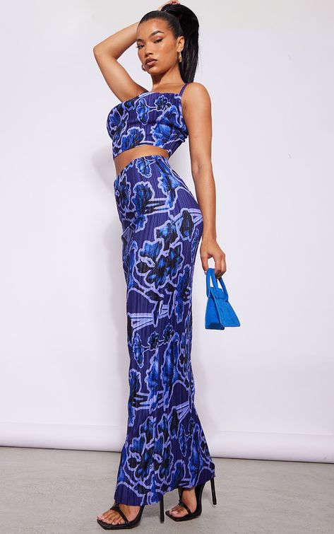 Make sure all eyes are on you in this unreal skirt. Featuring a blue printed plisse material with a maxi length and flattering fit, what's not to love Wear with the matching top and your highest heels to steal the look.   Length approx 80cm/31.5 (Based on a sample size UK 8)   Model wears size UK 8/ EU 36/ AUS 8/ US 4   Model Height - 5ft 6 Highest Heels, Skirt Two Piece, Skirt Co Ord, Cowl Neck Top, Blue Maxi, Co Ords, Corfu, Blue Skirt, All Eyes