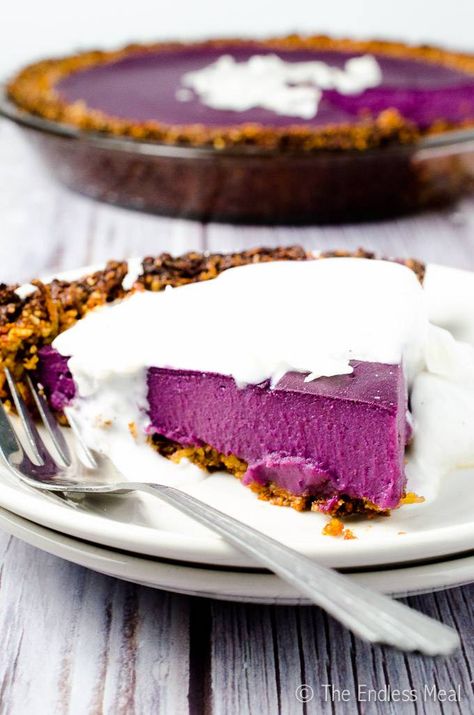 Vegan Purple Sweet Potato Pie  with Coconut Almond Crust {paleo + gluten free too!} Purple Sweet Potato Pie, Deserturi Raw Vegan, Vegan Sweet Potato Pie, Purple Desserts, Almond Crust, Slice Of Pie, Juicy Lucy, Purple Sweet Potato, Impossible Burger