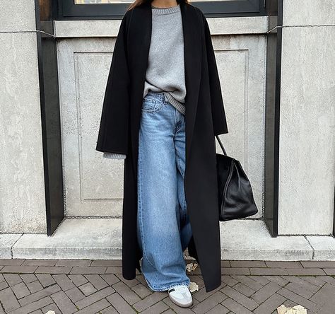 Oversized — MODEDAMOUR Samba Sneakers, Thrift Board, Hermes Birkin Bag, Wide Legged Jeans, Jeans Outfit Winter, Ootd Women, Paris Outfits, Winter 2022, Mode Inspo