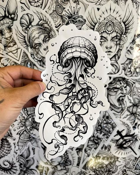 Medusa Animal, Sea Tattoo, Jellyfish Design, Jellyfish Tattoo, Graffiti Words, Female Drawing, Spooky Tattoos, Medusa Tattoo, Tattoo Feminina