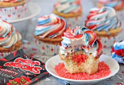 Firework Food, Pop Rocks Candy, 4th Of July Dessert, Jello Cups, July Desserts, Eat Cupcakes, Holiday Cupcakes, Summer Baking, Creative Cupcakes