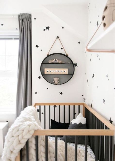 What do you think of a monochromatic nursery? Here are 12 awesome monochrome nursery ideas. Black And White Nursery, Kids Shelves, Monochrome Nursery, Baby Room Neutral, White Nursery, Nursery Inspo, Nursery Baby Room, Gender Neutral Nursery, Baby Bedroom