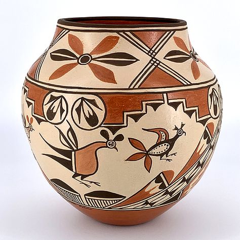 Pueblo Pottery by Marcellus & Elizabeth Medina - Zia Pueblo - Love Birds Pottery Heart, Native Pottery, Pottery Makers, Pueblo Pottery, Ancient Pottery, Pottery Painting Designs, Native American Pottery, Artist Bio, Painting Designs