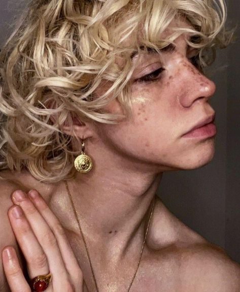 Trans Male Face Claim, Blonde Haired Boy Aesthetic, Achilles Faceclaim, Short Curly Blonde Hair Men, Blonde Man Face Claim, Blonde Hair Aesthetic Male, Apollo Face Claim, Blonde Hair Boy Aesthetic, Blonde Male Hair