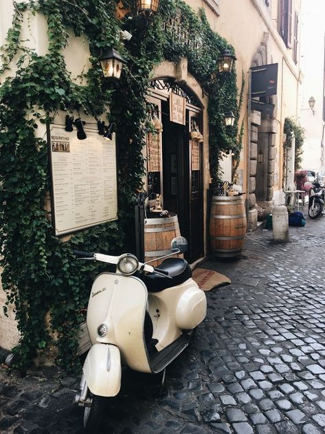 Rome Vespa, Vespa Aesthetic, Italy Vespa, Go Dog Go, Italy Vibes, Comer See, Vespa Vintage, Italy Aesthetic, Vintage Italy