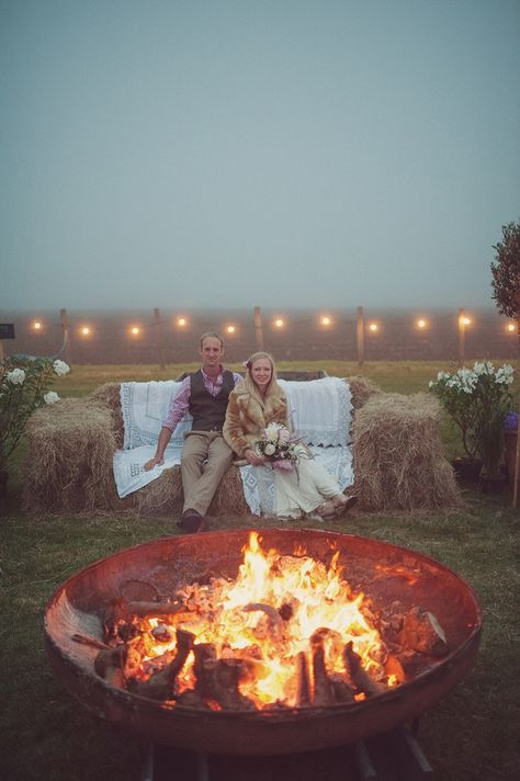 Unique wedding reception ideas on a budget - Outdoor hay bale seating area with fire pit lit up #weddingideas #weddinginspiration #cheapwedding #onabudget Bonfire Night Wedding, Hay Bale Seating, Fall Wedding Venues, Rustic Outdoor Decor, Fire Pit Lighting, Unique Wedding Receptions, Wedding Reception Seating, Diy Rustic Decor, Rustic Wedding Diy