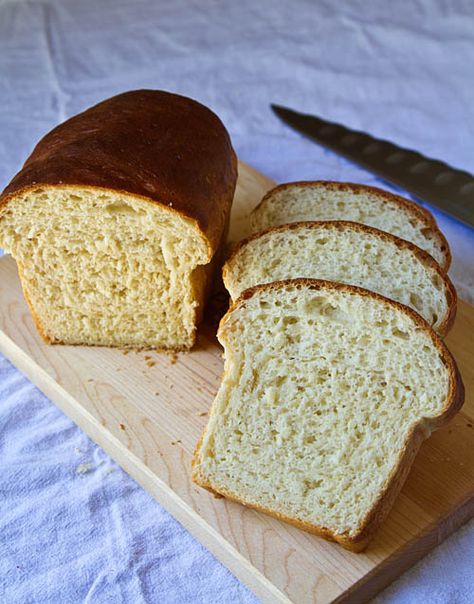 Milk Shokupan, Japanese Style White Sandwich Bread White Sandwich Bread, Japanese Milk Bread, Sandwich Bread Recipes, Savory Meals, Pan Brioche, Cooking Bread, Yummy Healthy Snacks, Savoury Baking, Favorite Meals