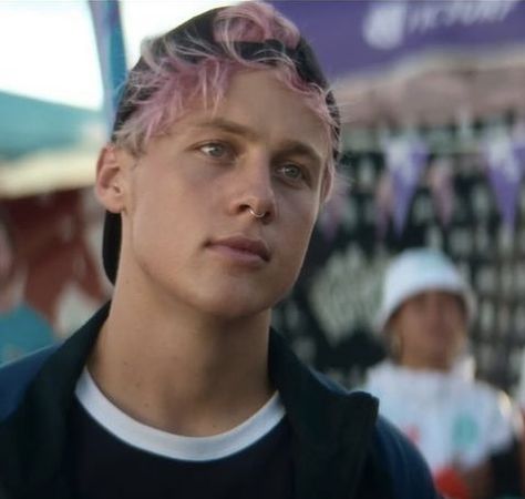 Josh Mcqueen, Josh Macqueen, Baxter Surviving Summer Wallpaper, Josh Mcqueen Surviving Summer, Boy With Pink Hair, Baxton Surviving Summer, Surviving Summer Season 2, Josh Mac Queen Surviving Summer, Surviving Summer Poster