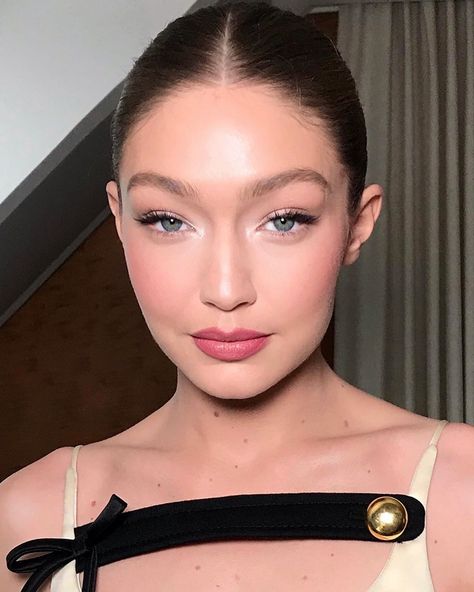 Gigi Hadid Makeup, Best Eyelashes, Patrick Ta, Gigi Hadid Style, Magical Makeup, Natural Beauty Tips, Celebrity Makeup, Glam Makeup, Gigi Hadid