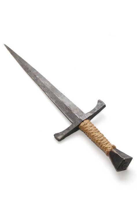 Knife Patterns, Pretty Knives, Swords Medieval, Cool Swords, Cool Knives, Handmade Knives, Moscow Russia, Knife Making, Blacksmithing