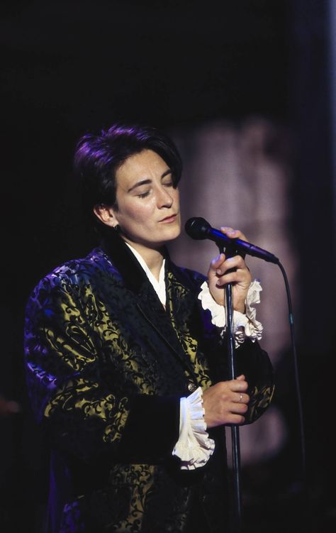 k.d. lang collection finds a home at Calgary’s National Music Centre - The Globe and Mail Kd Lang, Johnny Rotten, Big Big, Country Rock, Women In Music, Music Centers, Performance Artist, Cowgirl Outfits, Music Icon