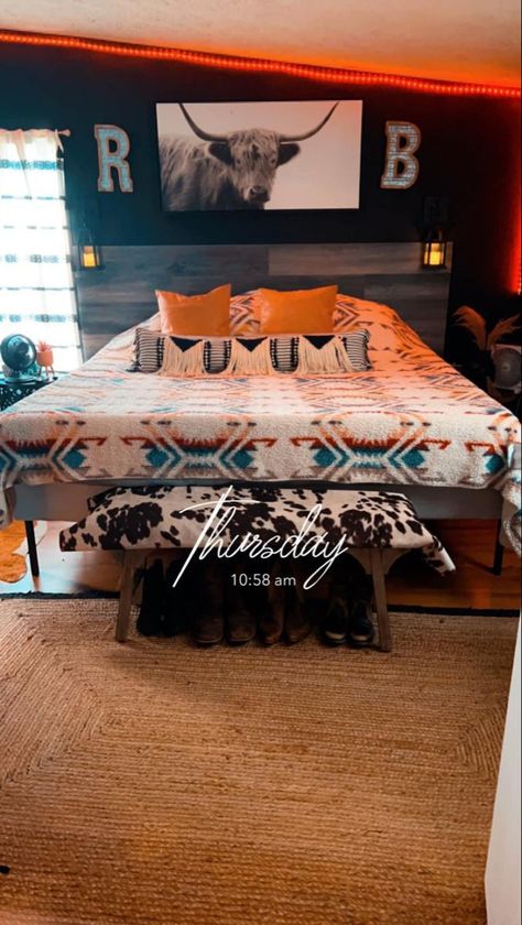 Punchy Cowgirl Bedroom, Small Western Bedroom Ideas, Bedroom Ideas Western, Punchy Bedroom, Western Room Ideas Bedrooms, Tennessee Bedroom, Kitchen Remodel Boho, Rustic Room Ideas, Western Home Decor Bedroom