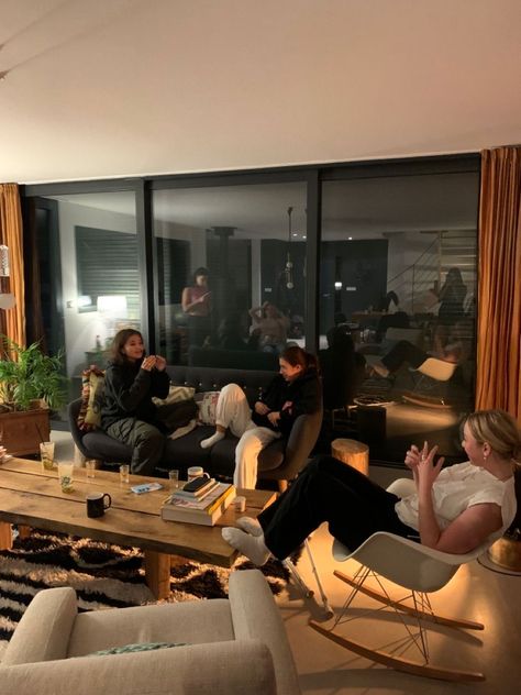 Living With Best Friend Apartment Aesthetic, Girls Night Aesthetic Home, Friends Pov, Friends Hanging Out, Life Vision Board, Uni Life, Living Together, Friends Gathering, Teenage Dream