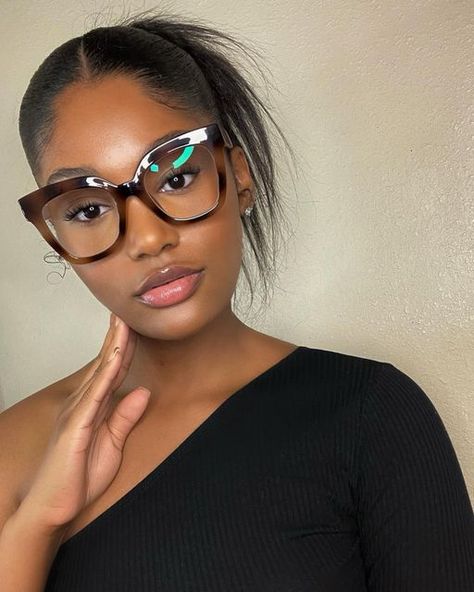 𝒥𝒶𝒹𝒶 ℛ𝒾𝒹𝒹𝓁ℯ♡ on Instagram: "The most alluring thing a woman can have is confidence 🤍 @zeelool Don't forget to use my coupon code “Jadaa10” (for 10% off) Frames: Malcolm Hilary Ellen" Square Frame Glasses, Nursing Fashion, Diamond Face, Metal Glasses, Fashion Eye Glasses, Burnt Umber, Pink Frames, Dark Skin Women, Frame Glasses