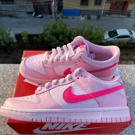 Nike Dunk Low TripleBarbie Pink Women's sneakers Tenis Air, Pink Dunks, Tenis Air Force, Dream Shoe, Birthday List, Nike Dunk Low, Dream Shoes, Dunk Low, Nike Dunk