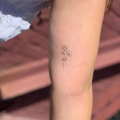 Joey Hill on Instagram: “Poppy flower~ • • • #losangelestattoo#sanfranciscotattoo#singleneedle#finelinetattoo” Mogra Flower Tattoo, Small Petunia Tattoo, Wildflower Poppy Tattoo, Tattoo With Words And Flowers, Single Line Flower Tattoo, 3 Flower Tattoo, Fine Line Poppy Tattoo, Violet Tattoo Flower, Violet Flower Tattoo