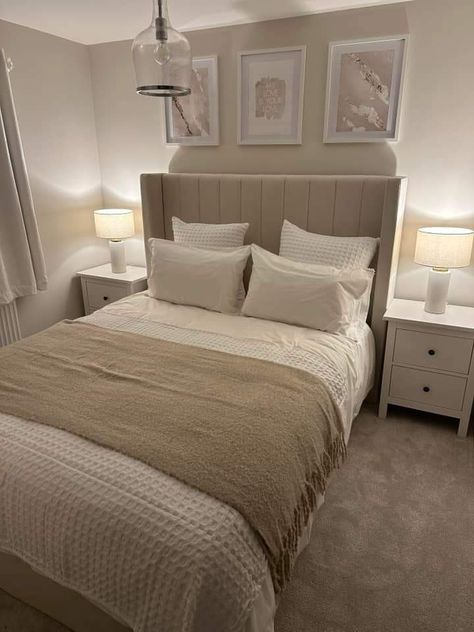 Modern Bedroom Design Brown, Pretty Room Colors Bedrooms, Beige And White Beds, Beige Bedroom White Furniture, Cream Small Bedroom Ideas, Light Beige Bed Frame, Simple Beige Room Ideas, Beige Aesthetic Room Ideas Cozy, Bedroom Inspo Beige Bed