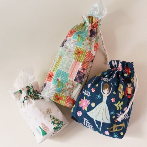 How to Sew Reusable Fabric Gift Bags — Pin Cut Sew Studio Fabric Drawstring Gift Bags, Reusable Gift Bags Pattern, How To Sew Fabric Gift Bags, Fabric Gift Bags Diy Free Pattern Sewing, Fabric Gift Bags Diy Free Pattern, Small Gift Bags Diy, Diy Fabric Gift Bags, Diy Pouch Bag, Sew Studio