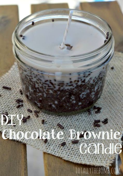 DIY Chocolate Brownie Candle Brownie Candle, Christmas Smells, Homemade Candle Recipes, Chocolate Scented Candles, Candle Recipes, Candle Scents Recipes, Bakery Candles, Candle Making Recipes, Diy Candles Homemade