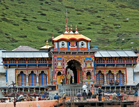 Badrinath Temple in Uttarakhand Badrinath Temple Photography, Badrinath Temple Wallpaper, Badrinath Temple, Navratri Wallpaper, The Weeknd Wallpaper Iphone, Weeknd Wallpaper, Full Hd Wallpaper Download, Temple India, India Architecture