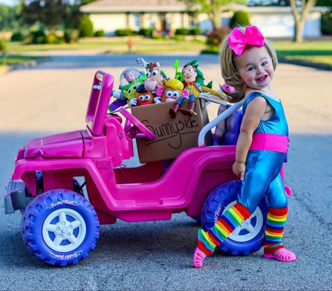 Toddler Barbie Costume, Barbie Costume Halloween, Family Costumes For 3, Family Themed Halloween Costumes, Kid Costume, Barbie Halloween Costume, Themed Halloween Costumes, Box Costumes, Book Character Costumes