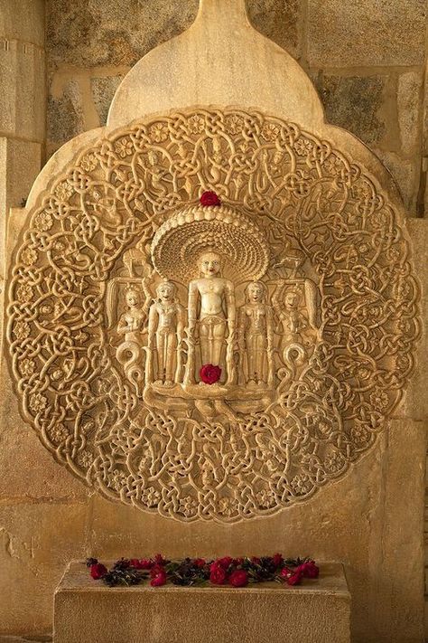 Indian Temple Architecture, India Architecture, Ancient Indian Architecture, Amazing India, Jain Temple, Indian Sculpture, Temple Architecture, Temple Art, India Colors